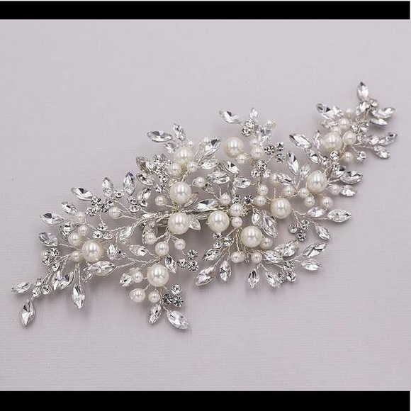 Allure Bridal Hairpiece with Pearls. - Picture 6 of 7